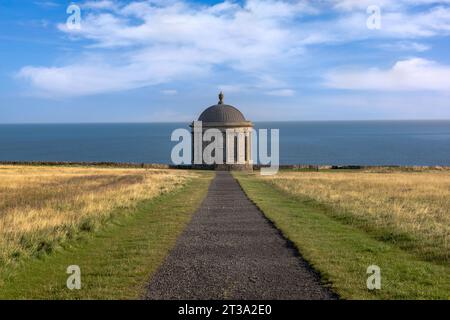 Le temple Mussenden est un temple circulaire construit à la fin du 18e siècle. Il est situé sur la falaise à Downhill Demesne, comté de Londonderry, Banque D'Images