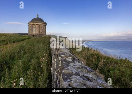 Le temple Mussenden est un temple circulaire construit à la fin du 18e siècle. Il est situé sur la falaise à Downhill Demesne, comté de Londonderry, Banque D'Images