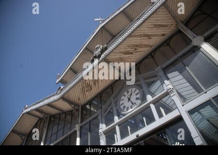 ANGOULEME HALLES MARCHE COUVERT Banque D'Images