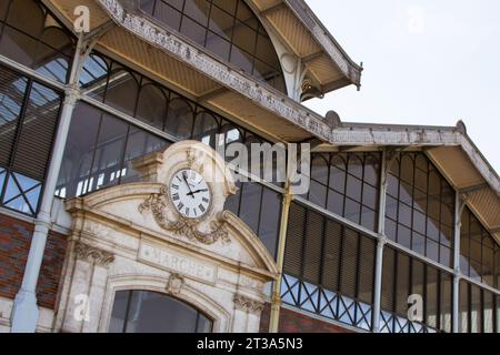 ANGOULEME HALLES MARCHE COUVERT Banque D'Images