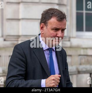 Londres, Royaume-Uni. 24 octobre 2023. Greg Hands, député, président du Parti conservateur, quitte le bureau du Cabinet. Crédit : Richard Lincoln/Alamy Live News Banque D'Images