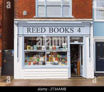 Extérieur de Reed Books, une librairie d'occasion à Aldeburgh High Street, Suffolk. ROYAUME-UNI Banque D'Images