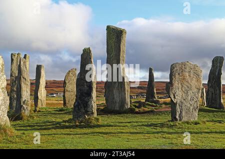 Une vue du cercle central avec le grand monolithe aux Calanais Standing Stones sur l'île de Lewis dans les Hébrides extérieures, Écosse, Royaume-Uni. Banque D'Images