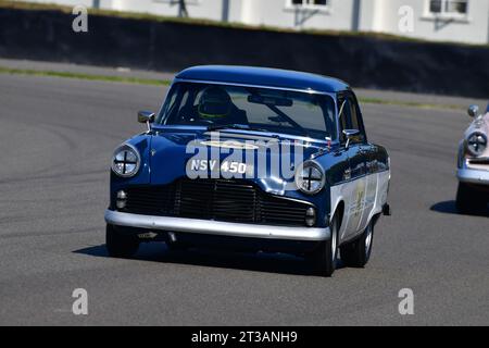 Kerry Michael, Mark Blundell, Ford Zodiac MkII, St Mary’s Trophy Race, deux séances de qualification suivies de deux courses de 25 minutes, le vainqueur étant un ag Banque D'Images