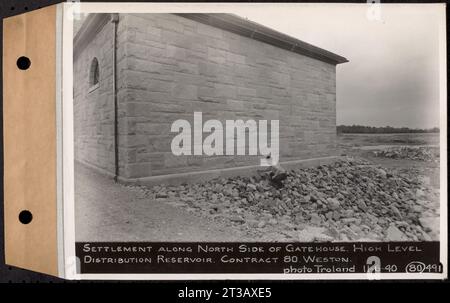 Contrat no 80, réservoir de distribution de haut niveau, Weston, établissement le long du côté nord de la maison de garde, réservoir de distribution de haut niveau, Weston, Massachusetts, 6 novembre 1940 Banque D'Images