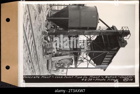 Contrat no 85, Fabrication et livraison de tubes cylindriques en acier en béton préfabriqué, Southborough, Framingham, Wayland, Natick, Weston, centrale à béton, Natick, Massachusetts, avril 6, 1939 Banque D'Images