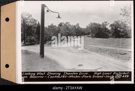 Contrat no 80, réservoir de distribution de haut niveau, Weston, vue vers l'ouest montrant Thornton Drive, réservoir de distribution de haut niveau, Weston (Massachusetts), le 23 juillet 1940 Banque D'Images