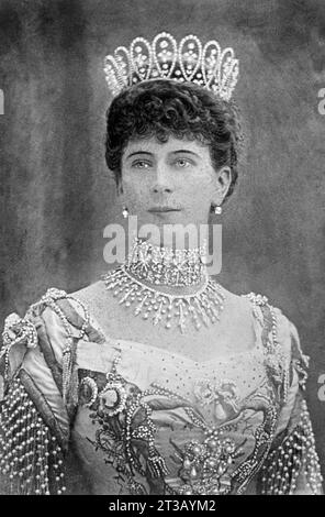 Photographie , Portrait de Marie de Teck (Victoria Marie Augusta Louise Olga Pauline Claudine Agnès de Teck 1867 - 1953) Reine consort du Royaume-Uni et Impératrice des Indes de 1910 à 1936 sous le règne de son mari, le roi George V. avant leur accession au trône, elle porte successivement les titres de duchesse d'York, de duchesse de Cornouailles et enfin de princesse de Galles. Banque D'Images