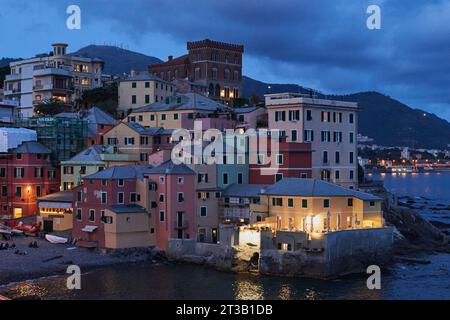 Village de Boccadasse (Genovese : Boca d'âze ou Bocadâze), un ancien village de marins de la ville italienne de Gênes. GENOVA - 1 MAI 2019 Banque D'Images