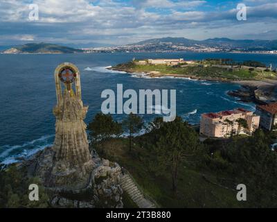 Vue sur le Parador de Baiona et le Virxe da Roca à Baiona. RIAS Baixas Banque D'Images