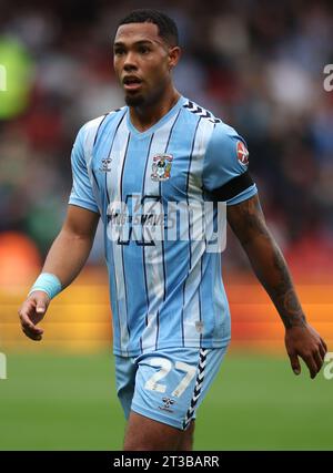 Milan van Ewijk de Coventry City lors du Sky Bet Championship Match à Ashton Gate, Bristol. Date de la photo : Samedi 21 octobre 2023. Banque D'Images