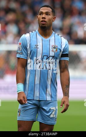 Milan van Ewijk de Coventry City lors du Sky Bet Championship Match à Ashton Gate, Bristol. Date de la photo : Samedi 21 octobre 2023. Banque D'Images