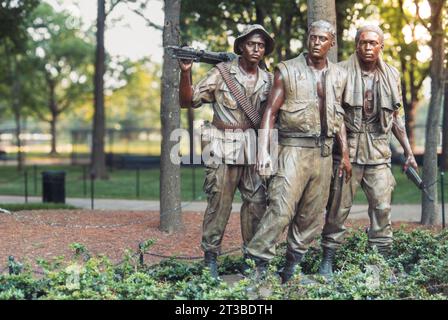 Les trois soldats au Vietnam Veterans Memorial à Washington DC, États-Unis. Banque D'Images