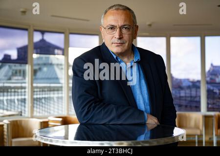 Stockholm, Suède. 24 octobre 2023. STOCKHOLM 20231024Entré l'ancien oligarque russe Mikhaïl Khodorkovski lors d'une visite à la Stockholm School of Economics. Photo : Henrik Montgomery/TT/code 10060 crédit : TT News Agency/Alamy Live News Banque D'Images