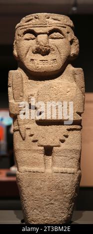 Gardien d'une tombe. Moitié humain et moitié jaguar. San Agustín, Colombie. c.100-900. Roche volcanique. L'image humaine : art, identités et symbolisme. Expos Banque D'Images