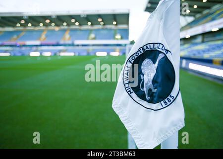 Londres, Royaume-Uni. 21 octobre 2023. Une vue générale du drapeau du coin de Millwall avant le coup d'envoi pendant le Millwall FC contre Blackburn Rovers FC Sky BET EFL Championship Match au Den, Londres, Royaume-Uni le 24 octobre 2023 Credit : Every second Media/Alamy Live News Banque D'Images