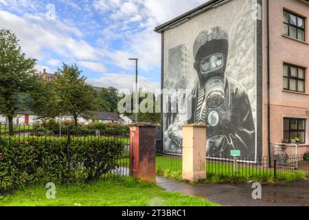 Les peintures murales de Derry, en Irlande du Nord, sont une forme unique et puissante d'art public qui raconte l'histoire du passé troublé de la ville. Banque D'Images