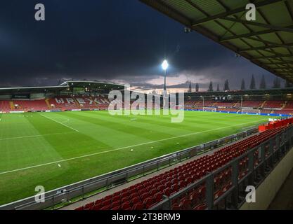 Wrexham, Royaume-Uni. 24 octobre 2023. Stok CAE Ras attend avant le match, lors du match Sky Bet League 2 Wrexham vs Sutton United à Stok CAE Ras, Wrexham, Royaume-Uni, le 24 octobre 2023 (photo de Cody Froggatt/News Images) à Wrexham, Royaume-Uni le 10/24/2023. (Photo de Cody Froggatt/News Images/Sipa USA) crédit : SIPA USA/Alamy Live News Banque D'Images