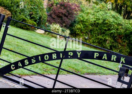 Porte d'entrée du parc Cassiobury, Watford, Hertfordshire, Angleterre, Royaume-Uni Banque D'Images