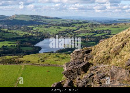 Réservoir de Combs vu de Combs Edge près de Chapel-en-le-Frith dans le Derbyshire, Angleterre. Banque D'Images