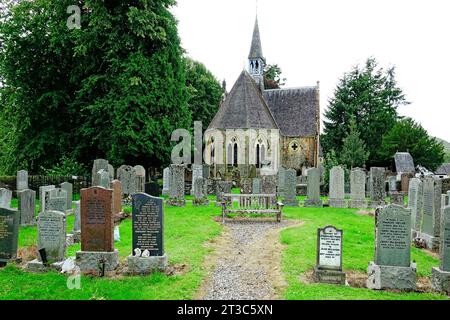 Église paroissiale de Luss et cimetière Village de Luss sur le lac Loch Lomond Écosse Royaume-Uni Îles Britanniques Trossachs National Park Highlands Banque D'Images