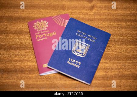 Double citoyenneté, passeports israéliens et portugais Banque D'Images