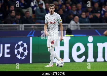 Milan, Italie. 24 octobre 2023. Luka Sucic du FC Salzbourg en action lors du match de l'UEFA Champions League entre le FC Internazionale et le FC Salzbourg au Stadio Giuseppe Meazza le 24 octobre 2023 à Milan, Italie . Crédit : Marco Canoniero/Alamy Live News Banque D'Images
