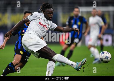 Milan, Italie. 24 octobre 2023. Milan, Italie, 24.10.23 : Oumar Solet (22 Salzbourg) lors du match de phase de groupes de la Ligue des Champions entre le FC Internazionale et le FC Salzbourg au stade San Siro de Milan, Italie football (Cristiano Mazzi/SPP) crédit : SPP Sport Press photo. /Alamy Live News Banque D'Images