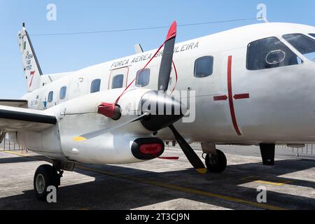 Salvador, Bahia, Brésil - 09 novembre 2014 : un avion de patrouille maritime P-95a s'est arrêté à la base aérienne brésilienne de la ville de Salvador, Bahia. Banque D'Images