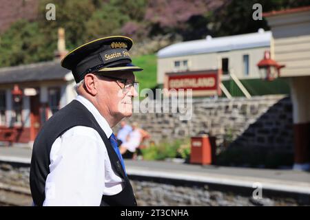 Jolie station Goathland sur la ligne de chemin de fer du patrimoine populaire North Yorkshire Moors Railway, sous le soleil de fin d'été, Royaume-Uni Banque D'Images