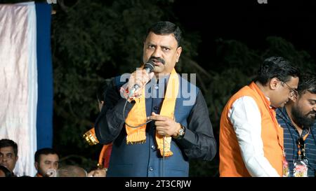 Rajkot, Gujarat, Inde. 24 octobre 2023. Le vice-président BJP de Gujarat Bharatbhai Boghara Discours public à Ravan Dahan dans le Rajkot Race course Ground. Crédit : Nasirkhan Davi/Alamy Live News Banque D'Images