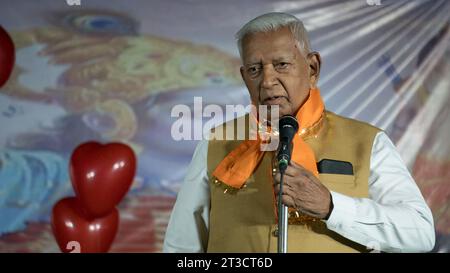 Rajkot, Gujarat, Inde. 24 octobre 2023. Vue rapprochée de l'ex-gouverneur Vajubhai Vala Discours public à Ravan Dahan dans Rajkot Race course Ground. Crédit : Nasirkhan Davi/Alamy Live News Banque D'Images