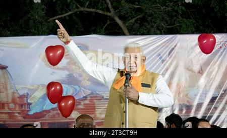 Rajkot, Gujarat, Inde. 24 octobre 2023. Ancien gouverneur Vajubhai Vala Discours public à Ravan Dahan dans le Rajkot Race course Ground. Crédit : Nasirkhan Davi/Alamy Live News Banque D'Images