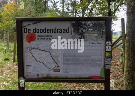 Panneau d'information à de Doodendraad près de Hamont-Achel, non loin d'Aquelse Kluis, à la frontière entre la Belgique et les pays-Bas Banque D'Images