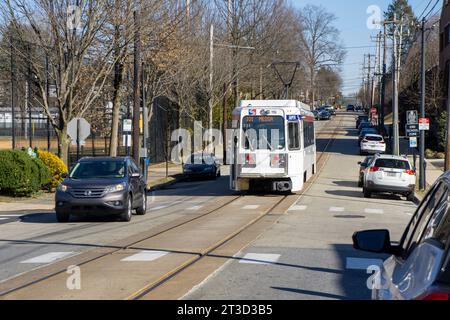 Chariot et scène de rue, route 101, Media, Pennsylvanie, USA Banque D'Images