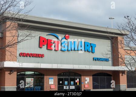 Toronto, ON, Canada – 20 août 2023 : vue à l’enseigne du magasin Petsmart à Ametica Banque D'Images