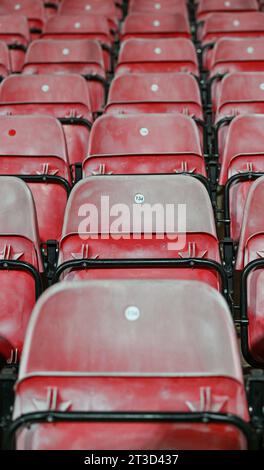 Wrexham, Royaume-Uni. 24 octobre 2023. Les sièges Stok CAE Ras attendent avant le match, lors du match Sky Bet League 2 Wrexham vs Sutton United à Stok CAE Ras, Wrexham, Royaume-Uni, le 24 octobre 2023 (photo de Cody Froggatt/News Images) à Wrexham, Royaume-Uni le 10/24/2023. (Photo de Cody Froggatt/News Images/Sipa USA) crédit : SIPA USA/Alamy Live News Banque D'Images