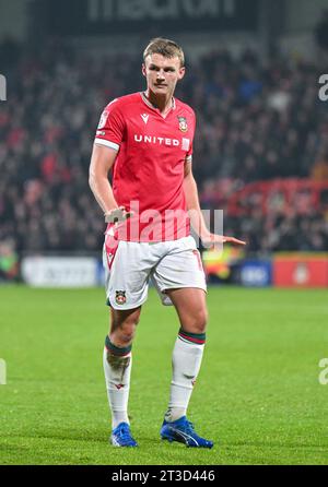 Wrexham, Royaume-Uni. 24 octobre 2023. Sam Dalby 18# de Wrexham Association football Club, lors du match Sky Bet League 2 Wrexham vs Sutton United à Stok CAE Ras, Wrexham, Royaume-Uni, le 24 octobre 2023 (photo de Cody Froggatt/News Images) à Wrexham, Royaume-Uni le 10/24/2023. (Photo de Cody Froggatt/News Images/Sipa USA) crédit : SIPA USA/Alamy Live News Banque D'Images