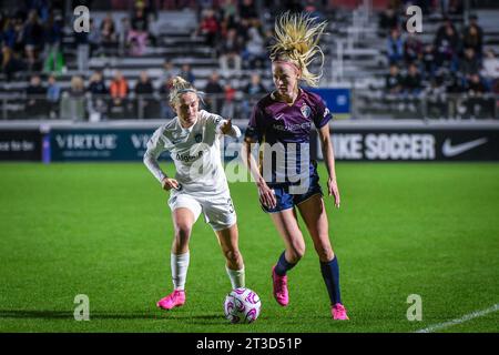 Cary, États-Unis. 22 octobre 2023. Cary, États-Unis, 22 octobre 2023 : Jenna Nighswonger (32 Gotham FC) et Tyler Lussi (14 North Carolina courage) lors du quart de finale de la National Women's Soccer League entre North Carolina courage et Gotham FC au WakeMed Soccer Park à Cary, NC États-Unis (USAGE ÉDITORIAL SEULEMENT). (Rebekah Wynkoop/SPP) crédit : SPP Sport Press photo. /Alamy Live News Banque D'Images