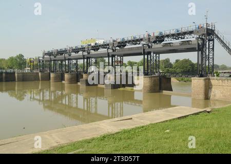 Barrage de Rama VI il est considéré comme le premier barrage d'irrigation en Thaïlande. Il a été construit en face de la rivière naturelle, la rivière Pa Sak. Banque D'Images