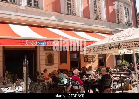 Bratislava, Slovaquie. 3 octobre 2023. Restaurant Grand-mère, Original Slovak Restaurant, Michalska 2, Bratislava, Slovaquie. (Image de crédit : © John Wreford/SOPA Images via ZUMA Press Wire) USAGE ÉDITORIAL SEULEMENT! Non destiné à UN USAGE commercial ! Banque D'Images