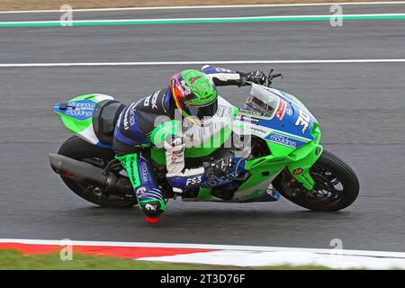 Max Cook - Cheshire Moulures Kawasaki - pilote Kawasaki 30 dans les 2023 British Superbikes à Brands Hatch en octobre 2023 Banque D'Images