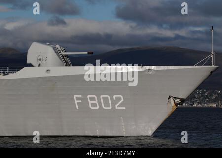 Un canon naval OTO Melara (Otobreda) 127/54 Compact, l'arme principale du ZR de la Marine royale néerlandaise. Mme de Zeven Provinciën (F802). Banque D'Images