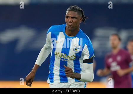 Huddersfield, Royaume-Uni. 31 août 2023. Kyle Hudlin #27 de Huddersfield Town pendant le match de championnat de Sky Bet Huddersfield Town vs Cardiff City au John Smith's Stadium, Huddersfield, Royaume-Uni, le 24 octobre 2023 (photo de Steve Flynn/News Images) à Huddersfield, Royaume-Uni le 8/31/2023. (Photo Steve Flynn/News Images/Sipa USA) crédit : SIPA USA/Alamy Live News Banque D'Images