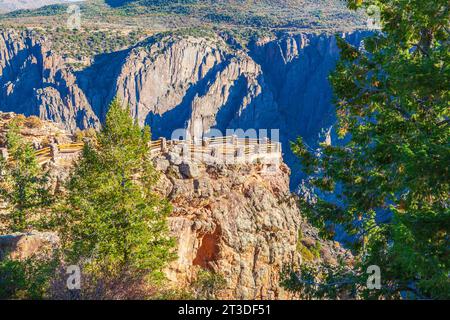 Black Canyon du parc national de Gunnison dans le Colorado. Le canyon creusé par la rivière Gunnison a été érigé en monument national des États-Unis. Banque D'Images