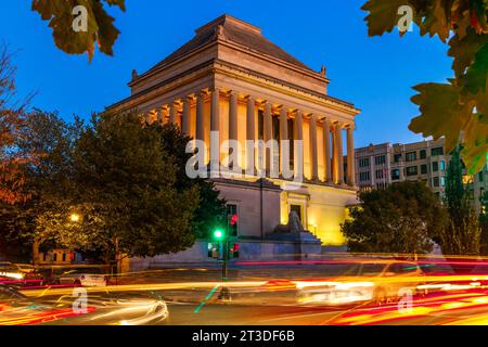 Heure bleue à la Maison du Temple, siège du rite écossais de la franc-maçonnerie sur la 16e rue à Washington, DC USA. Banque D'Images