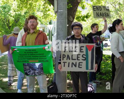 Australie, 25 octobre 2023, environ 100 personnes se sont rassemblées pour protester contre l'ambassadeur israélien, Amir Maimon, au Club national de la presse d'Australie - 25 octobre 2023 Banque D'Images