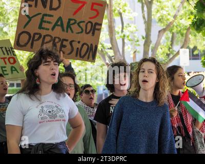 Australie, 25 octobre 2023, environ 100 personnes se sont rassemblées pour protester contre l'ambassadeur israélien, Amir Maimon, au Club national de la presse d'Australie - 25 octobre 2023 Banque D'Images