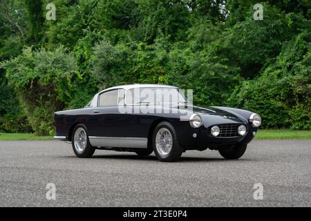 Vue avant 3/4 d'une Ferrari 250 GT coupé 1957 Banque D'Images