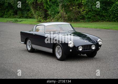 Vue avant 3/4 d'une Ferrari 250 GT coupé 1957 Banque D'Images